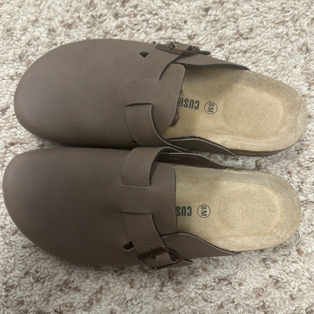 Cushionaire Clog - Never worn - like new.